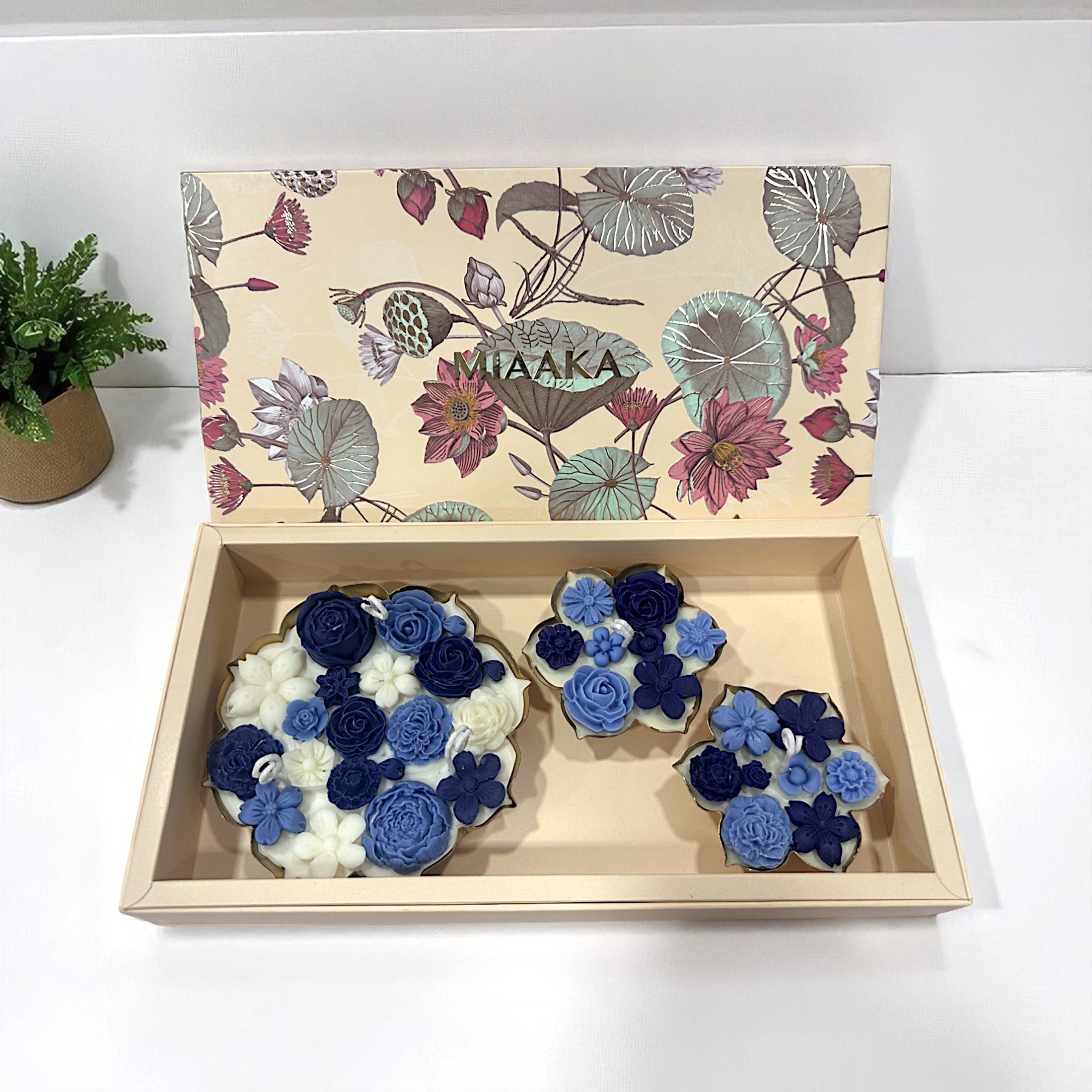 URLI GIFT BOX - SET OF 3 BLUE CANDLE