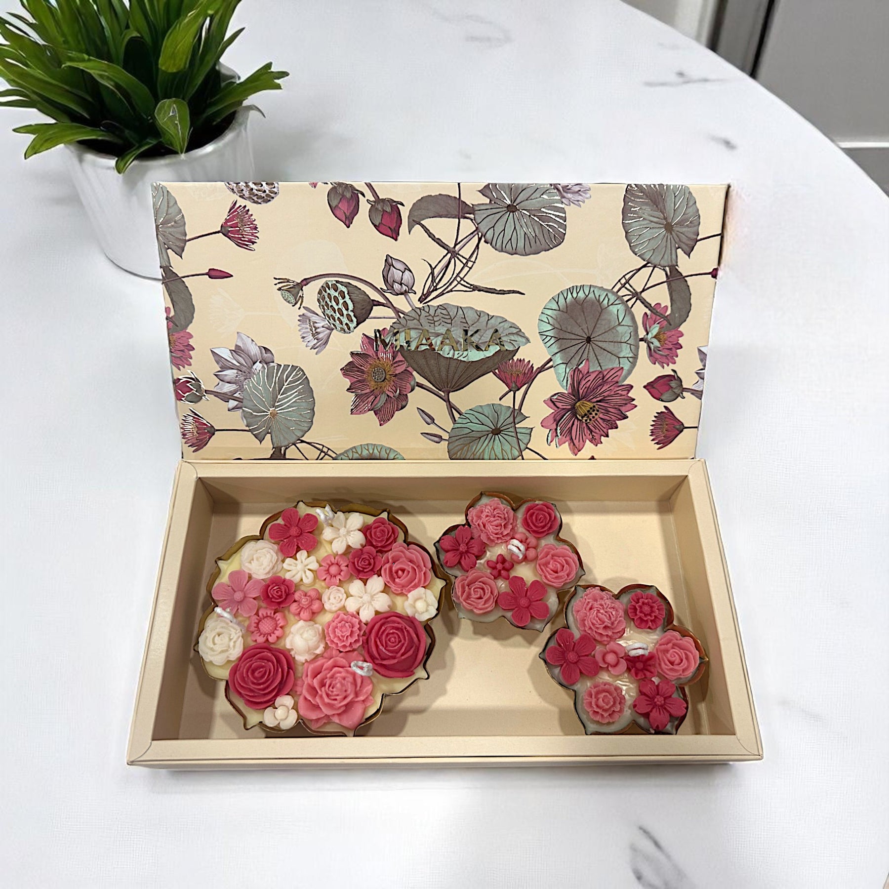URLI GIFT BOX - SET OF 3 RED CANDLE
