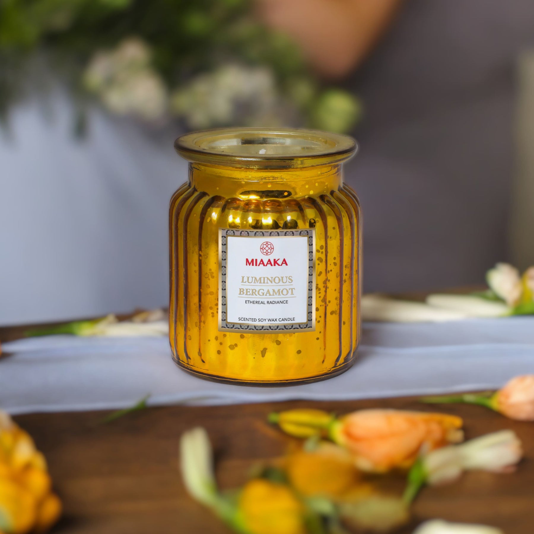 LUMINOUS BERGAMOT SCENTED GLASS JAR CANDLE
