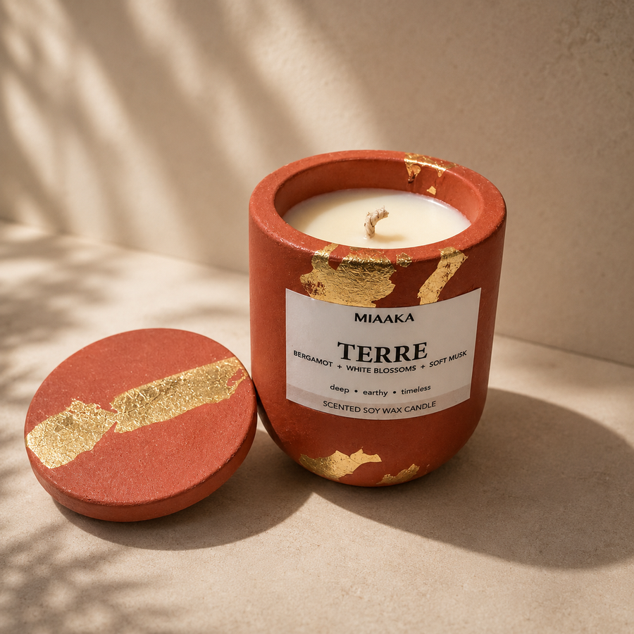 Bergamot, White Blossoms & Soft Musk — Ceramic Blossom Candle